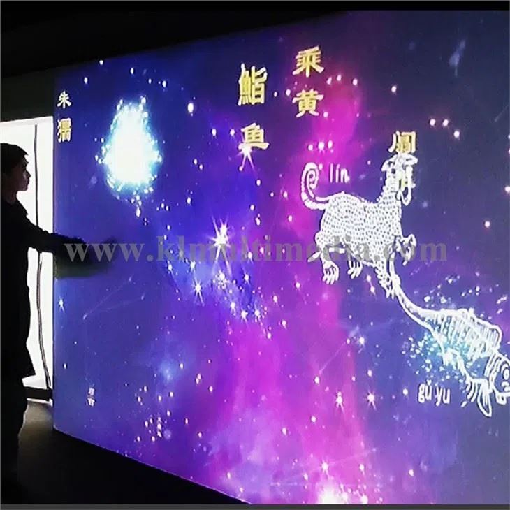 Installations artistiques interactives de hiéroglyphes