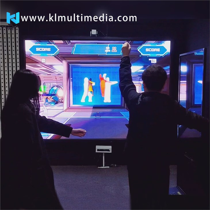 Jeu de trou dans le mur