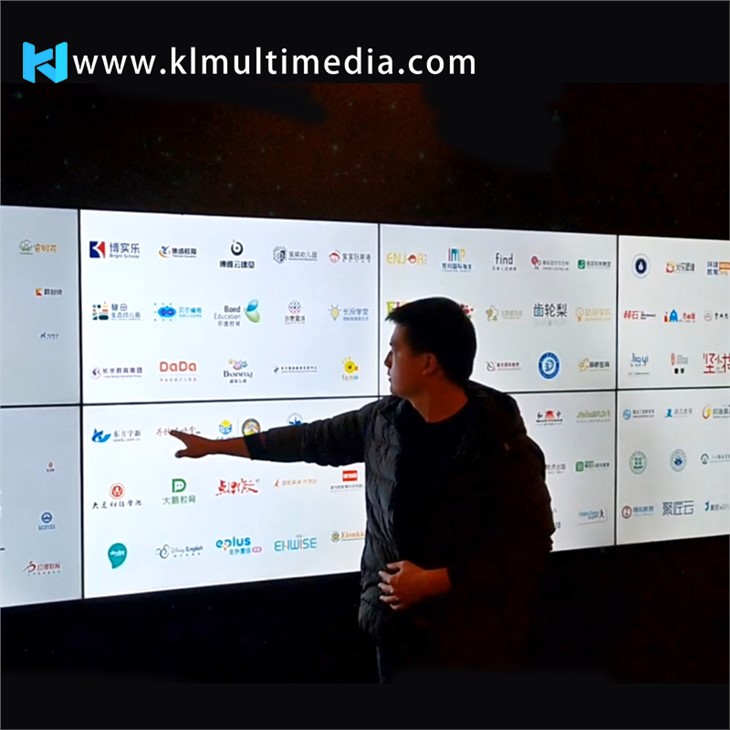 Mur interactif d'exposition