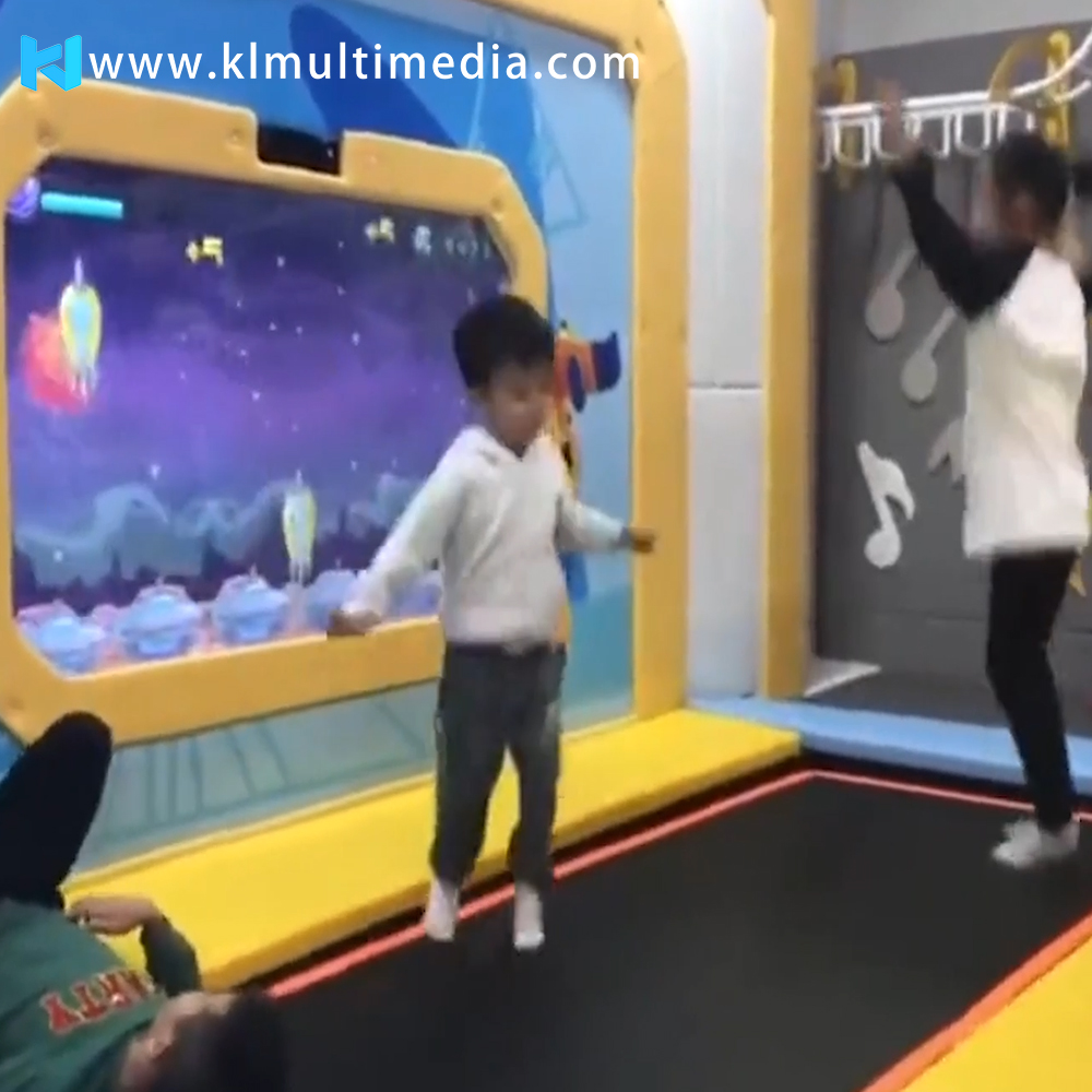 Jeux vidéo sur trampoline