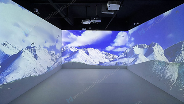 Montagne Enneig&eacute;e Bleue